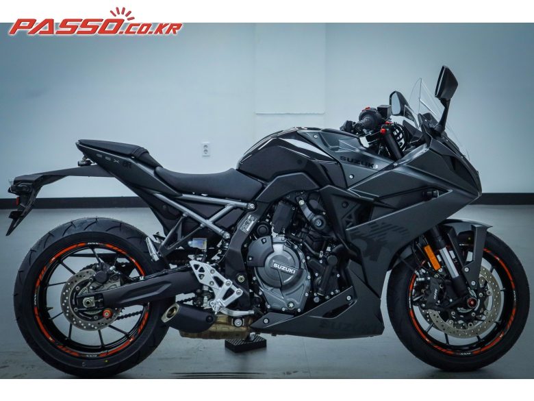 2024 스즈키 GSX 8 R 사진 1