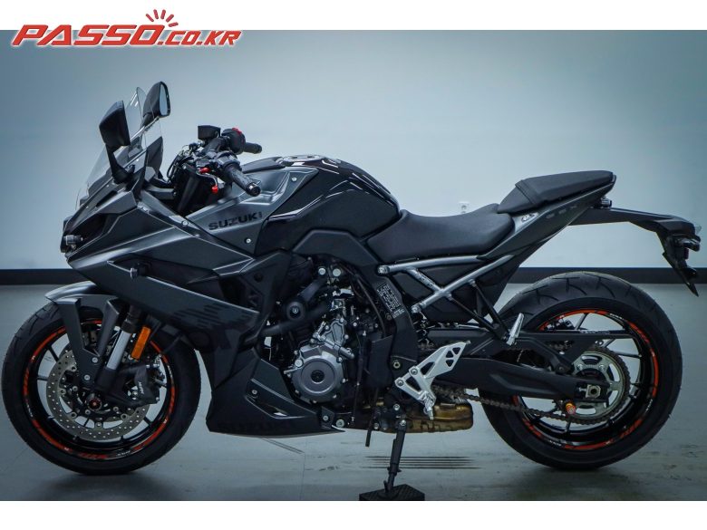 2024 스즈키 GSX 8 R 사진 2